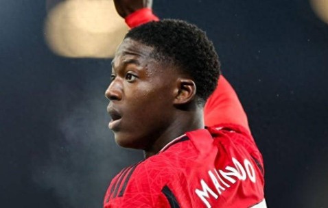 1-1平富勒姆！曼联新星被弃用，球迷怒批主帅，梅努未来堪忧？