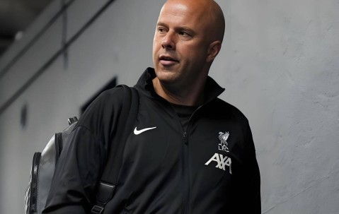 利物浦3-2绝杀，9500万前锋5场0球，空门踢飞，单刀不进！该给伊萨克让位