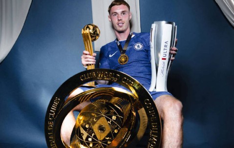 组图：切尔西拍摄世俱杯冠军大片 帕尔默霸气十足</title>
        
    <title>组图：切尔西拍摄世俱杯冠军大片 帕尔默霸气十足