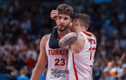 申京本届欧洲杯场均21+10+6 多项数据位居赛事前十