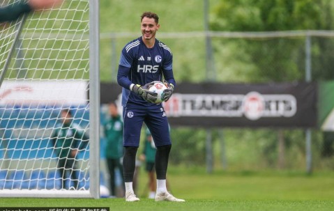 德甲球队沙尔克04备战新赛季</title>
        
    <title>德甲球队沙尔克04备战新赛季