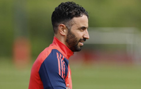 阿莫林官宣：曼联转会市场有“两手准备”！无缘欧战，红魔的“B计划”是啥？