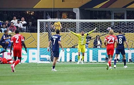 巴黎圣日耳曼大胜拜仁，迈向四冠王，金球奖在望