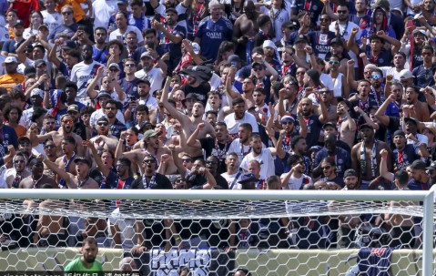 PSG球迷行为失控，欧冠冠军背后的代价