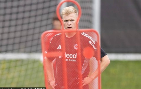 德甲球队法兰克福备战新赛季</title>
        
    <title>德甲球队法兰克福备战新赛季