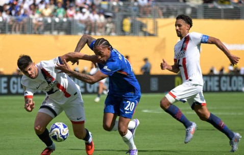 走下神坛！蓝军以简单粗暴之姿粉碎巴黎梦幻，简约足球撕裂“无解”神话