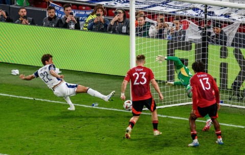 曼联之殇，十年败光爵爷家底，乱象成因