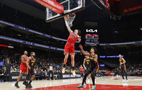 吉迪19+12特雷杨空砍36分 老鹰不敌公牛三连败