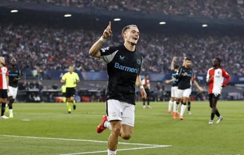 拜仁“到嘴的肉”竟被曼城抢走？德甲霸主陷入困境，维尔茨转会风云再起