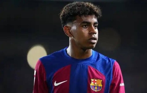 在与顶尖球员的对比中，亚马尔的西甲冠军数量已成功追平C罗