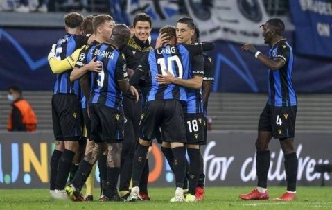 欧冠赛场：国米0-2负拜仁，开场施压与防线危机尽显