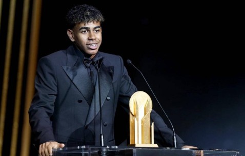 激烈角逐，2025年金球奖前十名揭晓，姆巴佩意外垫底，拉菲尼亚稳居第二