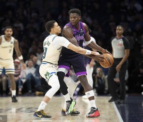 爱德华兹24分戈贝尔11+18 森林狼逆转雄鹿