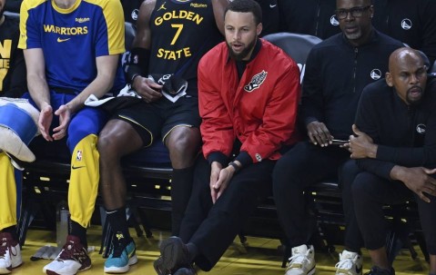 库里预计无法出战G5：即便想做超人 现在也做不到