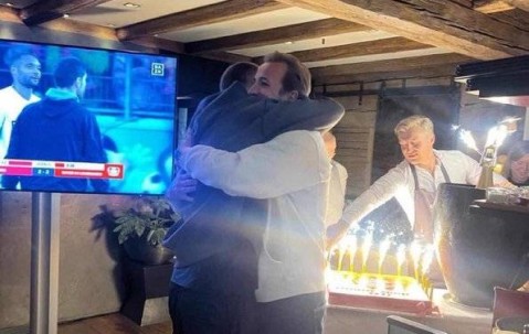 同为热刺旧将！凯恩与戴尔开心拥抱 庆祝生涯首冠