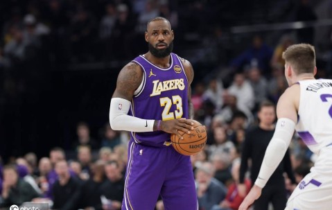 卢卡超级三双不手软 詹姆斯再秀隔扣轻伤不退赛