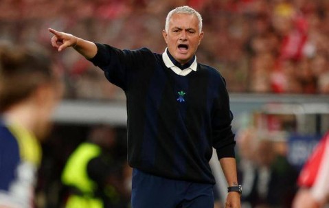 62岁穆里尼奥签约欧冠2冠王引热议，球迷：看你怎么骗违约金