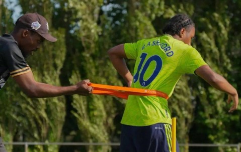 法甲天才前锋穿曼联球衣踢球，标价5000万！红魔或免费签英超空霸