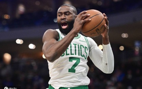 波特18+10+13布朗空砍30分 雄鹿胜凯尔特人