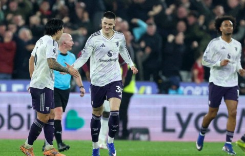 利物浦迎来利好？曼联与切尔西均遭遇保级队顽强抵抗，欧冠争夺形势再起波澜