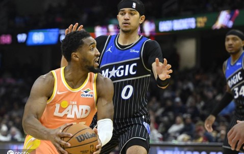 米切尔45分班凯罗37+10 骑士击败魔术4连胜