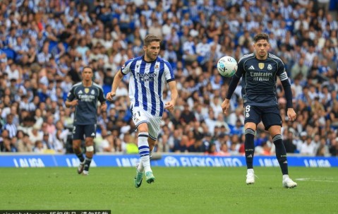 维尼修斯闪耀全场！西甲官方评选皇马4-1莱万特最佳球员背后的战术秘密