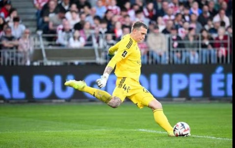 34岁老门神压哨转会！维拉截胡利兹联签下法甲功臣，大马丁离队倒计时？