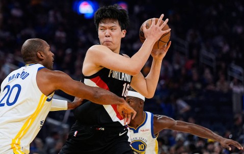 杨翰森NBA季前赛首秀 首节5分37秒1助攻1失误1犯规