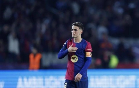 巴萨板凳球员是真菜，逼得主力不得不上场...