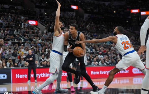 文班亚马31+13布伦森29分 马刺险胜尼克斯