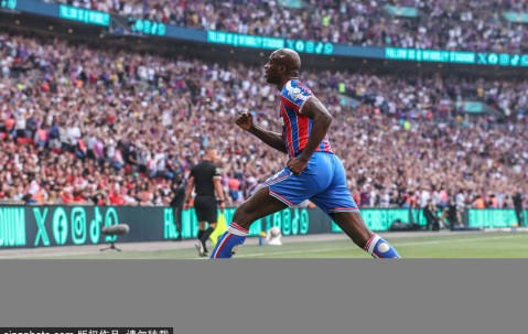 盖伊与水晶宫关系破裂：转会利物浦失败引发风波，未来何去何从？