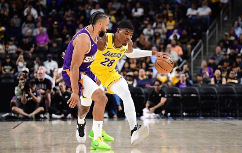 季前赛-布克24分里夫斯20分 詹东缺阵湖人81-103负太阳