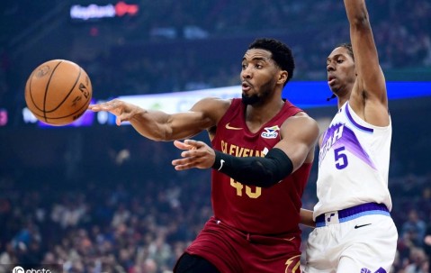 马尔卡宁28+12加兰23分 爵士胜骑士