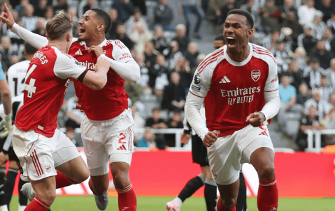 英超换了大结局？超算预测阿森纳将逆转利物浦夺冠，曼联仅排第15