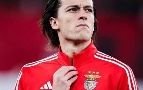 皇马将签22岁左后卫，曼联获利1800万欧元喜忧参半，球员拒绝加盟