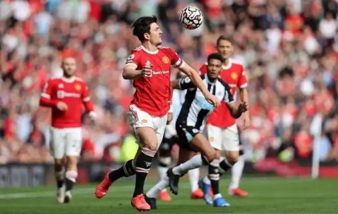 7500万欧天价！曼联纽卡疯抢22岁锋霸，谁能笑到最后？