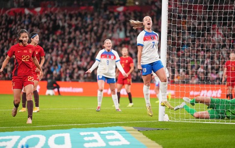 体坛联播｜中国女足0比8不敌英格兰，曼城拜仁补时绝杀