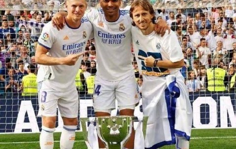 3300万英镑！莫德里奇转会切尔西告吹，皇马成就足坛传奇中场！