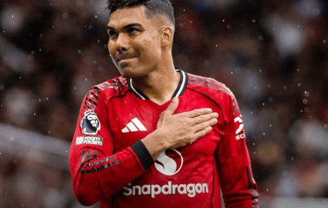 曼联忍痛割爱！功勋铁腰今夏告别，球迷炸锅：他还能再战3年！