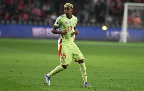 拉米内·亚马尔：从球场到主席台的双重人生