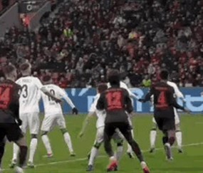 杀疯了！32岁凯恩世界波+点射，拜仁3-0完胜，6分领跑德甲