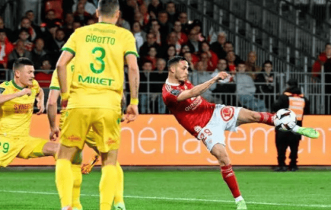 欧罗巴头名锁定战：里昂主场迎战前进之鹰，法甲劲旅对决荷甲黑马