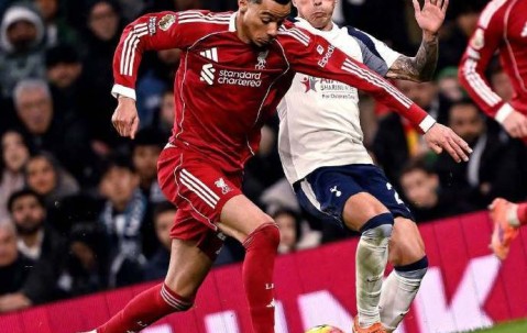 利物浦险胜热刺仍有问题，单场两张红牌被质疑，魔鬼赛程仍有冷