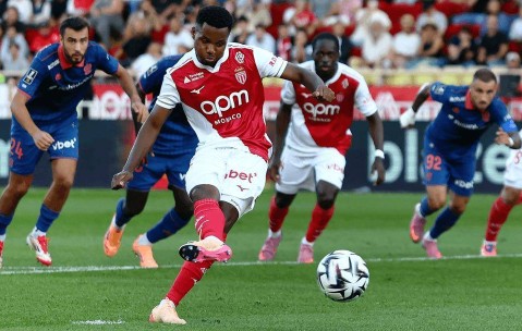 巴萨捡到宝！法蒂在法甲涅槃重生，英超球队排队求购！