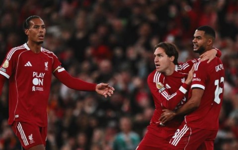 老本吃光了？利物浦4连败，斯洛特开翻11亿欧航母，遭遇下课危机