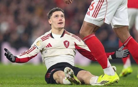 斯洛特再遇门框魔咒！利物浦0-0终结阿森纳五连胜，给曼城送大礼