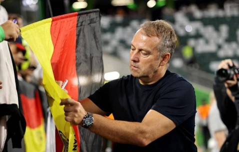 巴萨欲签下邓弗里斯！欧冠淘汰巴萨功臣或转投国米