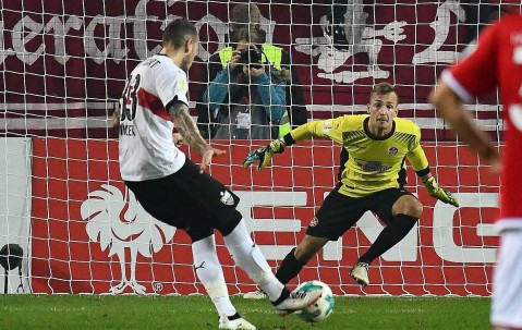 汉堡近5轮赛事仅获1平4负，斯图加特锋线火力持续强劲！