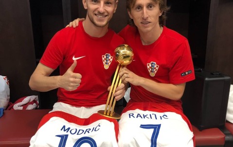 再见！37岁巴萨传奇正式退役，19年囊括18冠，进入管理层担任助理