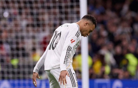 伤缺三周！姆巴佩隐瞒伤情续战三场只为追平C罗纪录，球迷怒斥私心过重